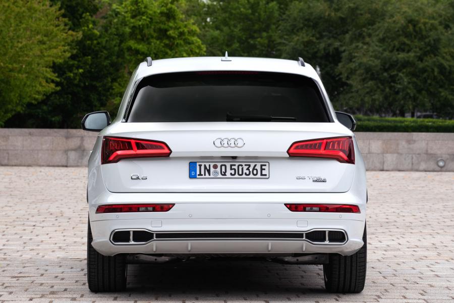  Audi Q5 55 TFSI e Quattro S-Line 2019 года  (WW) (фото 11 из 43)